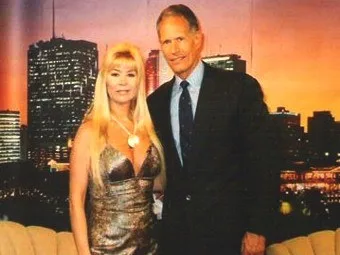 Miriam Peiro junto a Carlos Alvares en una grabacion especial.
