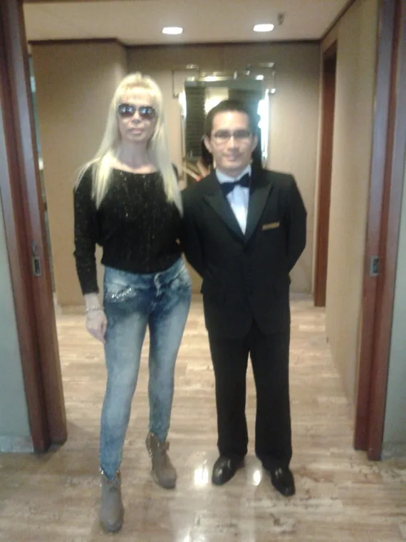 Miriam junto con Alex en el Club lounge de Lima Peru