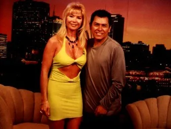 Miriam junto al cantante Alvaro Torres.