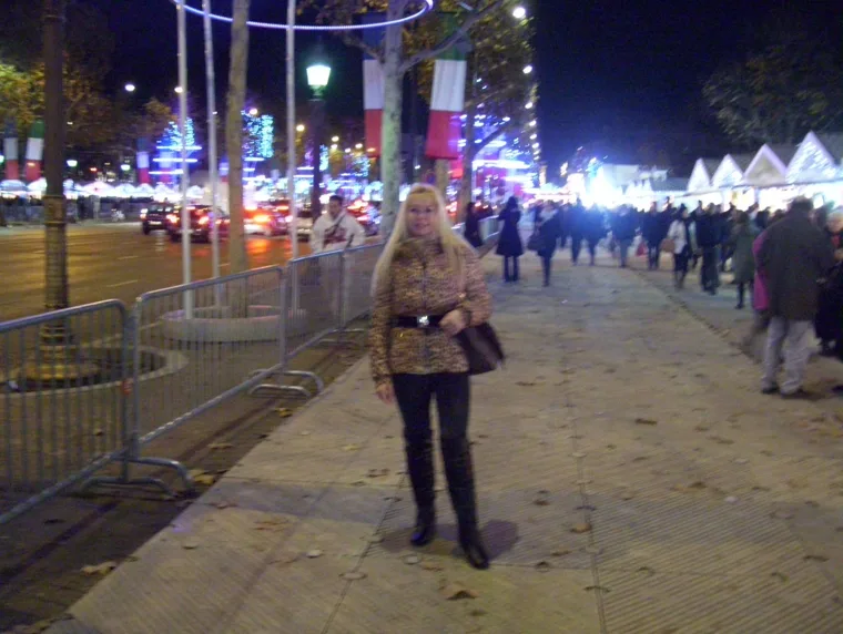 PARIS , UNA FIESTA DE LUCES Y COLORES. · 5